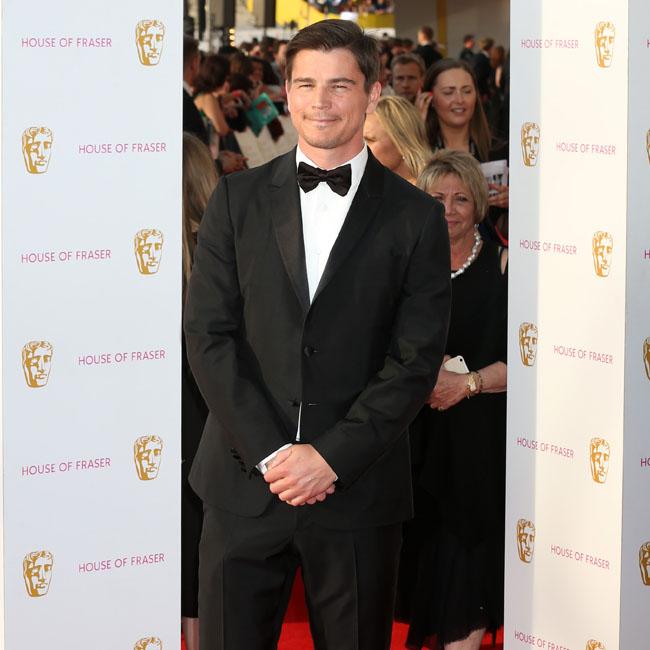 Josh Hartnett says he's 'outside of the box'