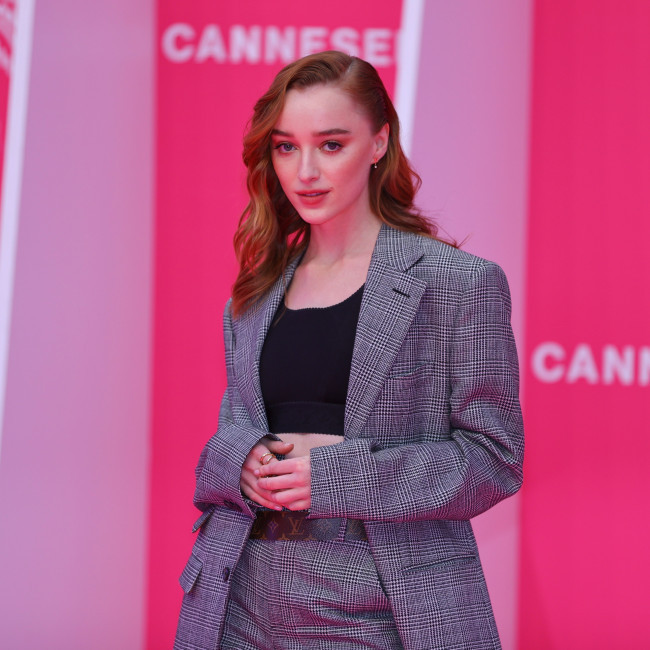 Phoebe Dynevor to star in and executive produce The Outlaws Scarlett and Browne