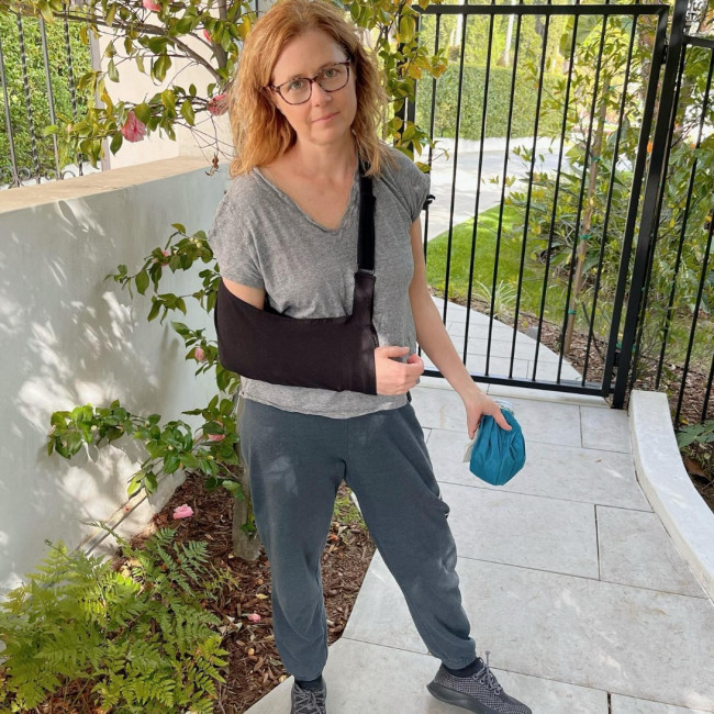 Jenna Fischer filmed Mean Girls with a broken shoulder