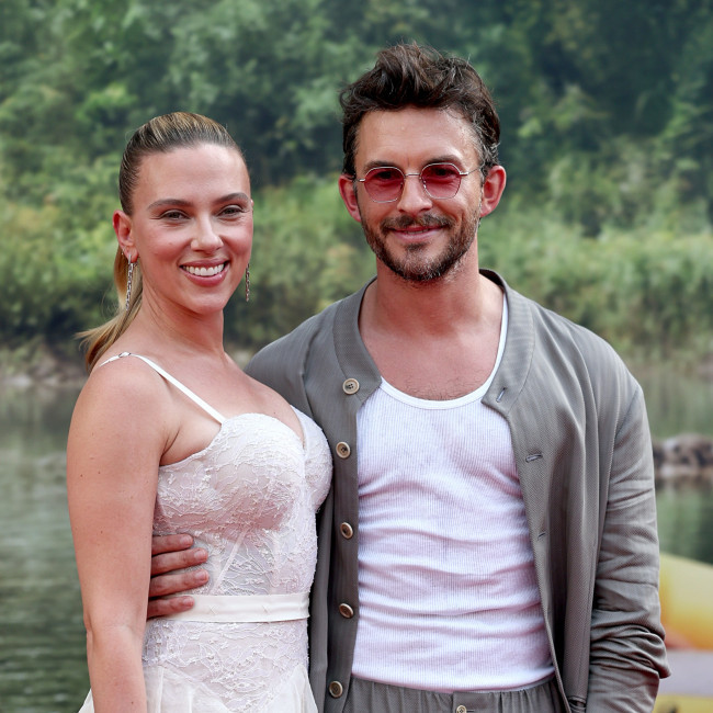 Jonathan Bailey hails 'extraordinary' Scarlett Johansson